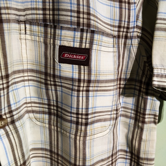 Dickies short sleeve plaid button down shirt. Men's medium (38-40). - Picture 4 of 8